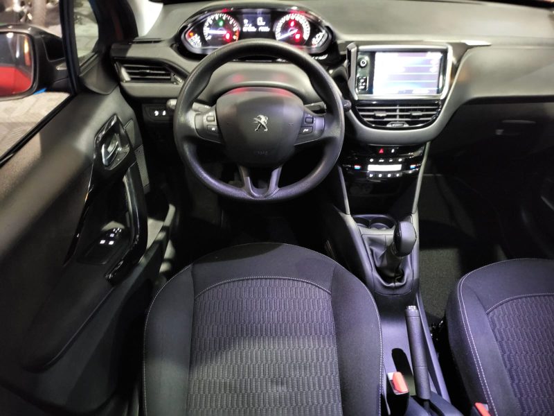 PEUGEOT 208 1.2 PureTech 82cv Allure / APPLE CARPLAY/TOIT PANORAMIQUE/SIEGES CHAUFFANT