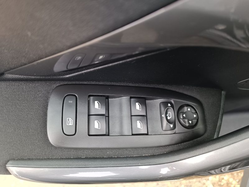 PEUGEOT 2008 I STYLE 1.2 VTi 82cv