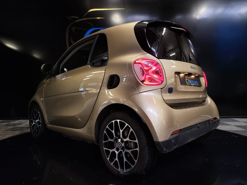 SMART FORTWO Coupé EQ POWER 82cv / TOIT PANO / SIEGES CHAUFFANTS / CAMERA