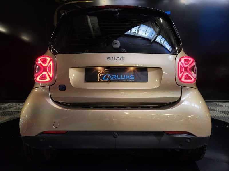 SMART FORTWO Coupé EQ POWER 82cv / TOIT PANO / SIEGES CHAUFFANTS / CAMERA