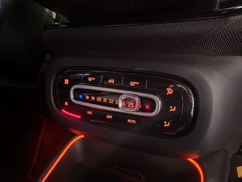 SMART FORTWO Coupé EQ POWER 82cv / TOIT PANO / SIEGES CHAUFFANTS / CAMERA