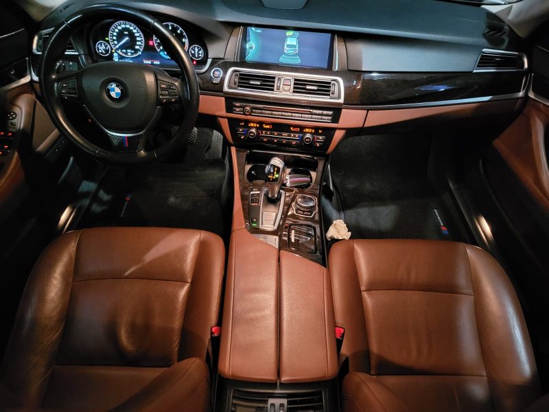 BMW SERIE 5 TOURING 520d 184cv Luxury BVA / SIEGES CHAUFFANT/AFFICHAGE TETE HAUTE/RADAR-AV-AR