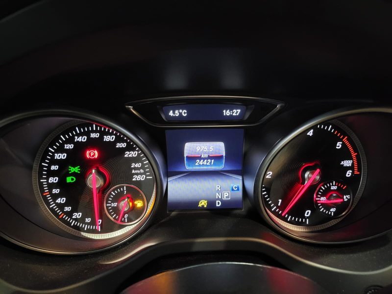 MERCEDES-BENZ GLA 200d 136cv Fascination 7G-DCT // SIEGES CHAUFFANT/CAMERA DE RECUL/RADAR-AV-AR