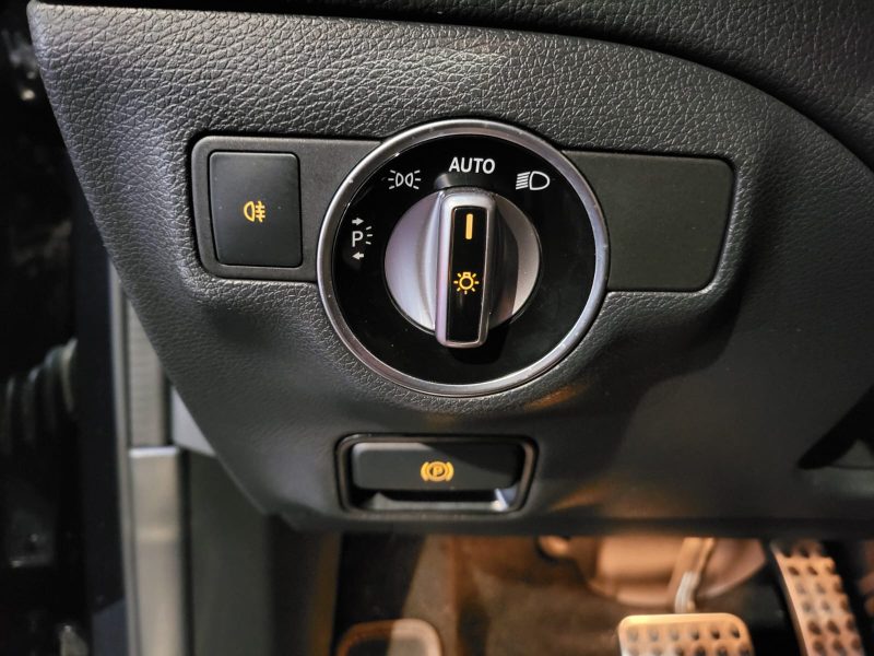 MERCEDES-BENZ GLA 200d 136cv Fascination 7G-DCT // SIEGES CHAUFFANT/CAMERA DE RECUL/RADAR-AV-AR