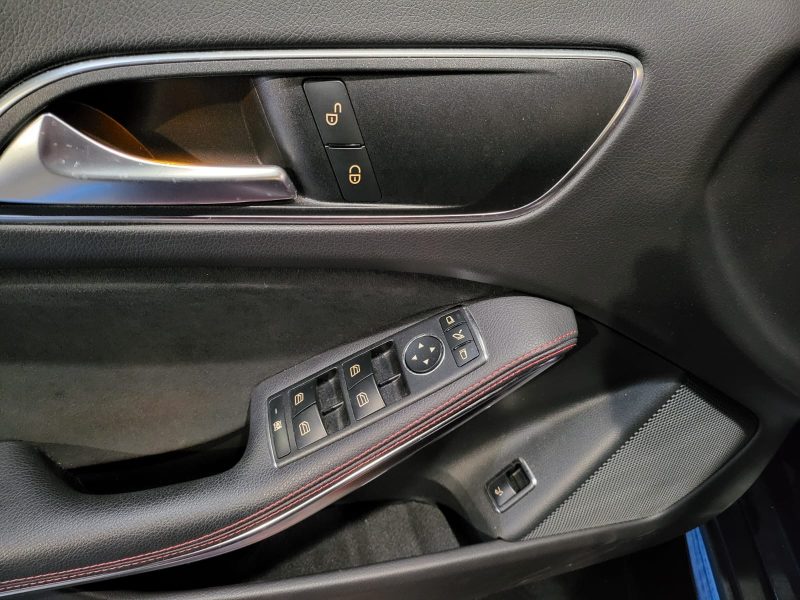 MERCEDES-BENZ GLA 200d 136cv Fascination 7G-DCT // SIEGES CHAUFFANT/CAMERA DE RECUL/RADAR-AV-AR