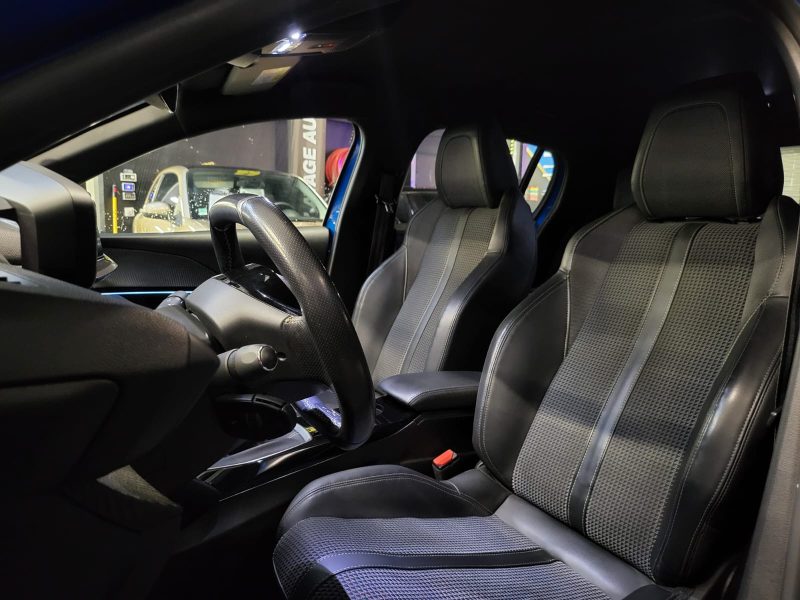 PEUGEOT 208 II 1.2 PureTech 100cv GT LINE I-COCKPIT /LUMIERE D'AMBIANCE+CAMERA+CAR PLAY/