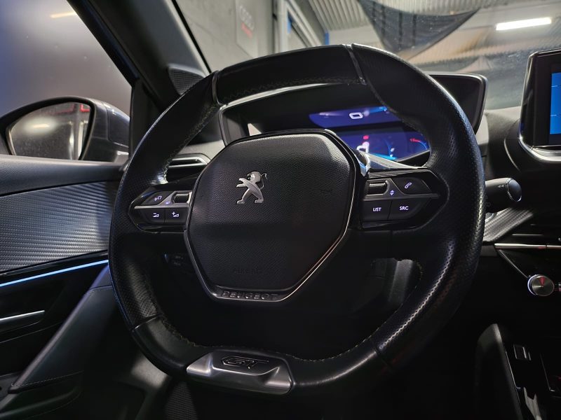 PEUGEOT 208 II 1.2 PureTech 100cv GT LINE I-COCKPIT /LUMIERE D'AMBIANCE+CAMERA+CAR PLAY/