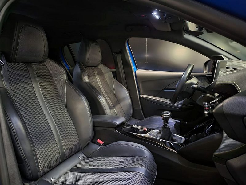 PEUGEOT 208 II 1.2 PureTech 100cv GT LINE I-COCKPIT /LUMIERE D'AMBIANCE+CAMERA+CAR PLAY/