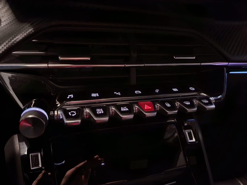 PEUGEOT 208 II 1.2 PureTech 100cv GT LINE I-COCKPIT /LUMIERE D'AMBIANCE+CAMERA+CAR PLAY/