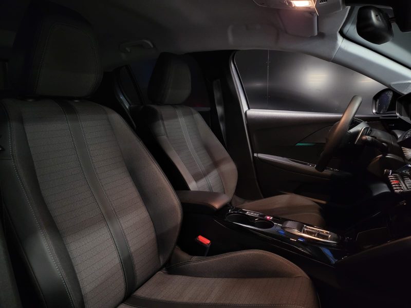 PEUGEOT 208 1.2 PURETECH 130 CV EAT8 ALLURE PACK / CAMERA DE RECUL / APPLE CAPLAY / FULL LED