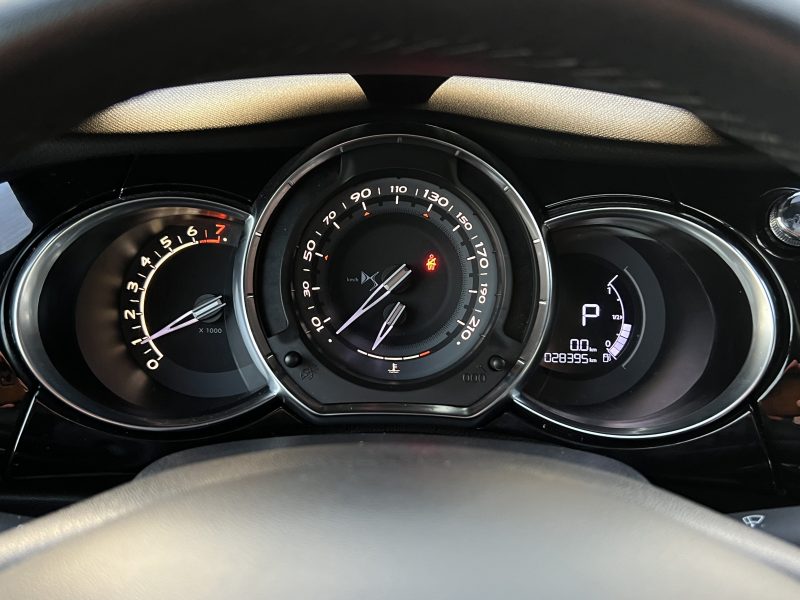 DS DS3 1955 60 EME ANNIVERSAIRE 1.2 110 Cv 1ERE MAIN BOITE AUTO GPS CAMERA RECUL - GARANTIE 1 AN