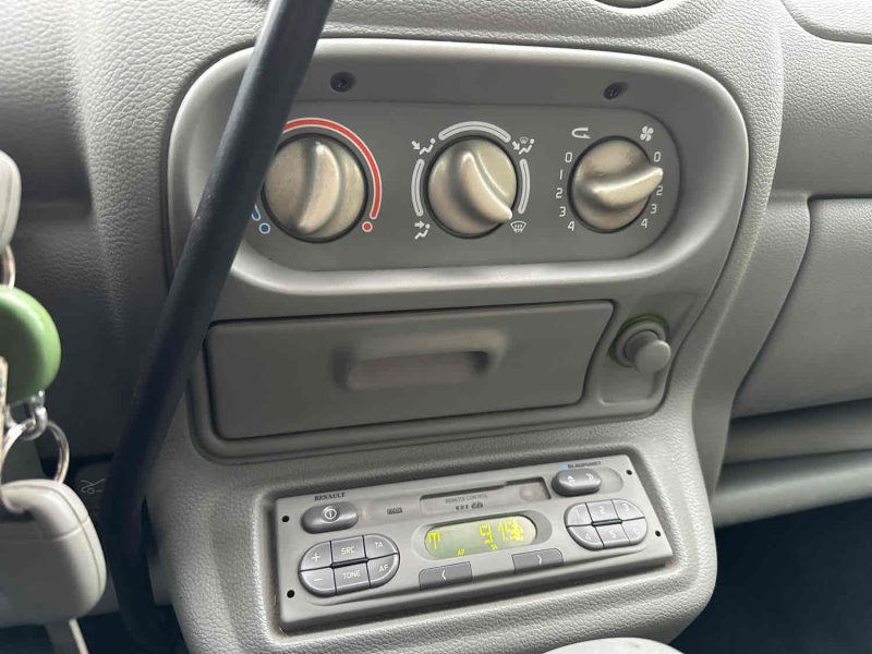 RENAULT TWINGO I 2000