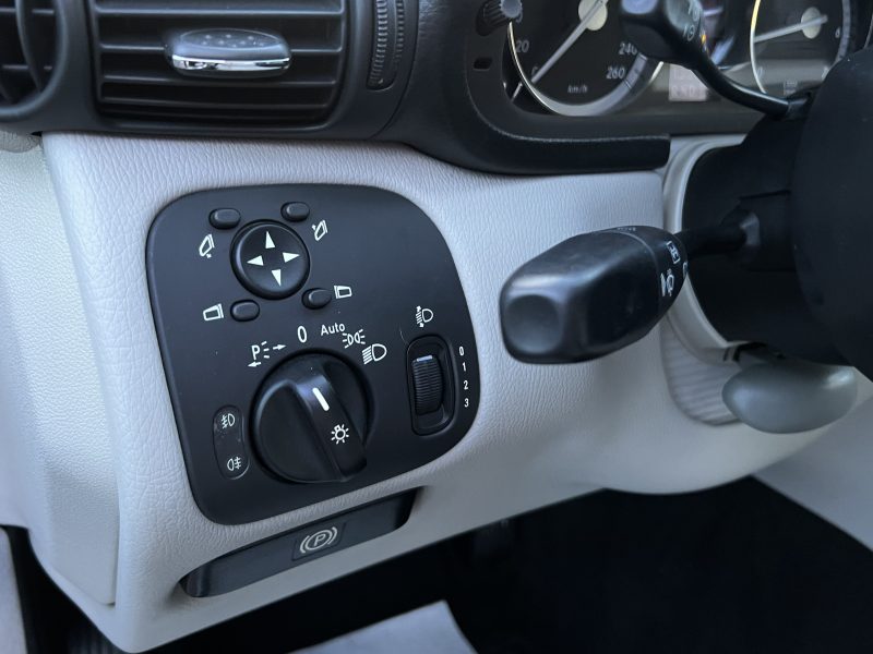 MERCEDES CLASSE CLC 200 KOMPRESSOR 1.8 184 Cv BOITE AUTOMATIQUE 1ERE MAIN 57 900 Kms GARANTIE 1 AN