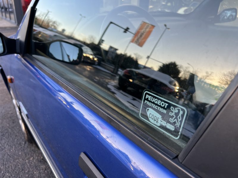 PEUGEOT 106 PHASE 2 COLOR LINE 1.4 75 Cv 19 800 KMS REELS / 5 PORTES - GARANTIE 1 AN