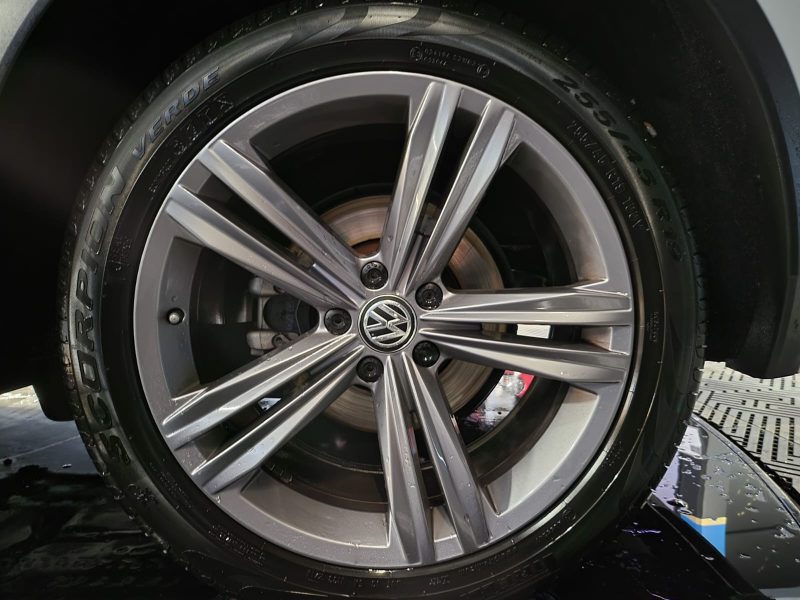 VOLKSWAGEN TIGUAN 2.0 TDI 150 R-LINE 4MOTION DSG APPLE CARPLAY / TOIT OUVRANT / PACK ASSISTANCE