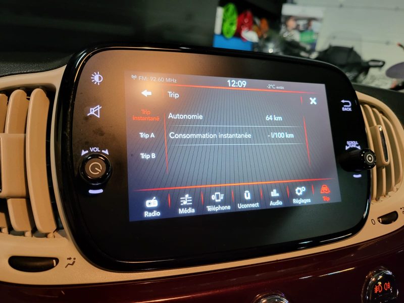 FIAT 500 1.2i 69cv Lounge / TOIT PANORAMIQUE/RADAR-AR/SYSTEME U-CONNECT