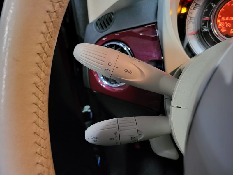 FIAT 500 1.2i 69cv Lounge / TOIT PANORAMIQUE/RADAR-AR/SYSTEME U-CONNECT