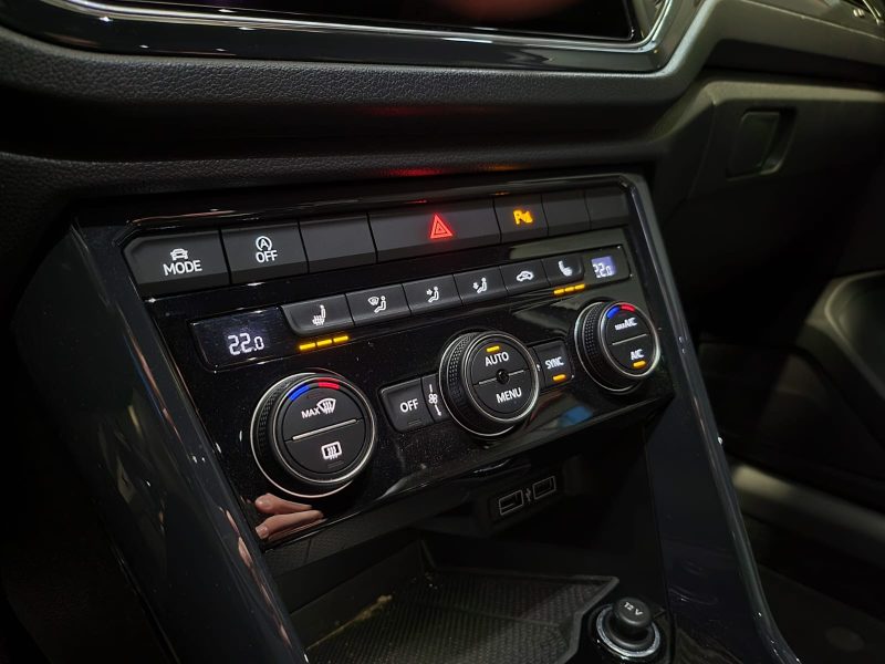 VOLKSWAGEN T-ROC CARAT R-LINE 1.5 TSI 150cv / CARPLAY / SIEGES CHAUFANTS