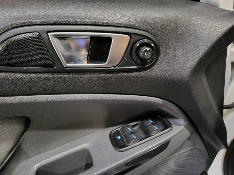 1.5 TDCi 90 cv TITANIUM / RADAR / BLUETOOTH / FEUX AUTO