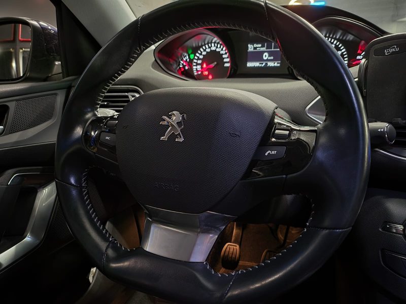 PEUGEOT 308 SW 1.2 PureTech BVM6 130cv ALLURE / 1ER MAIN / CARPLAY / CAMERA / SIEGES CHAUFFANTS