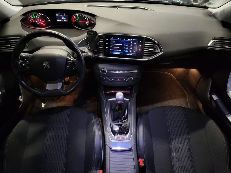 PEUGEOT 308 SW 1.2 PureTech BVM6 130cv ALLURE / 1ER MAIN / CARPLAY / CAMERA / SIEGES CHAUFFANTS