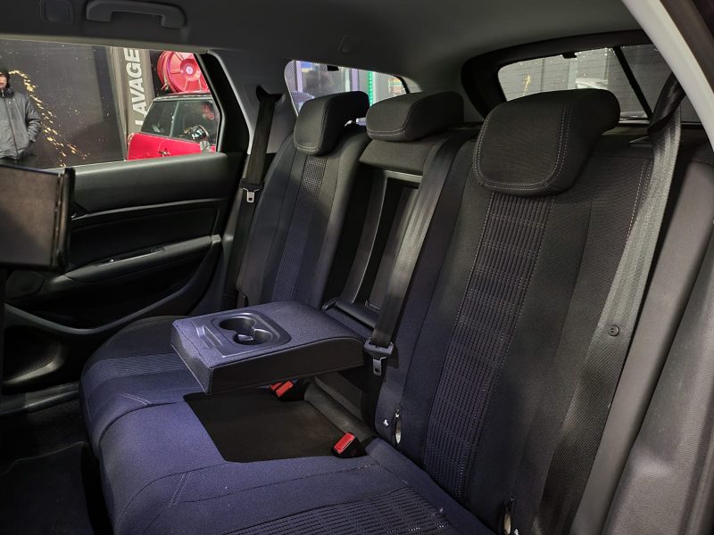 PEUGEOT 308 SW 1.2 PureTech BVM6 130cv ALLURE / 1ER MAIN / CARPLAY / CAMERA / SIEGES CHAUFFANTS