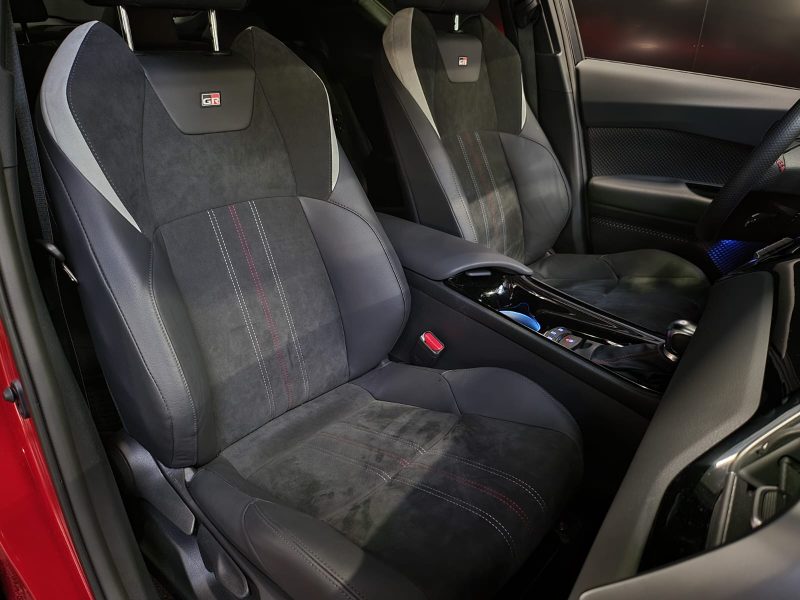 TOYOTA C-HR 2.0 Hybrid 184cv GR-SPORT / PREMIERE MAIN / SIEGE ET VOLANT CHAUFFANT / CAMERA / KEYLESS