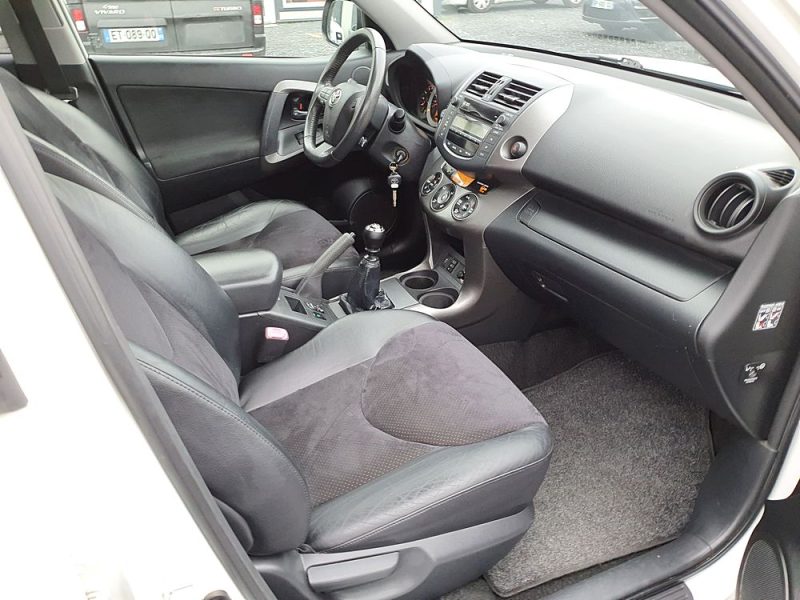 TOYOTA RAV 4 2.2 D 4WD 2012 171000 KM 