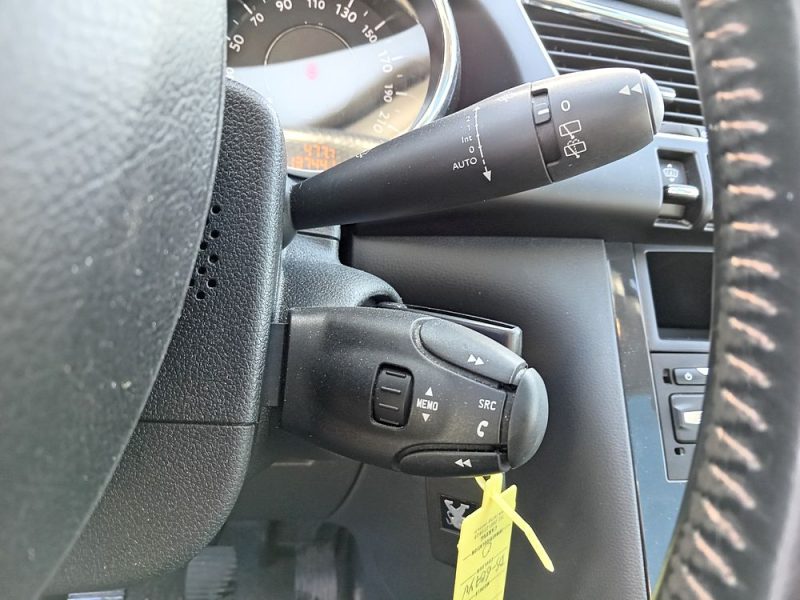 PEUGEOT 3008 Monospace 2015