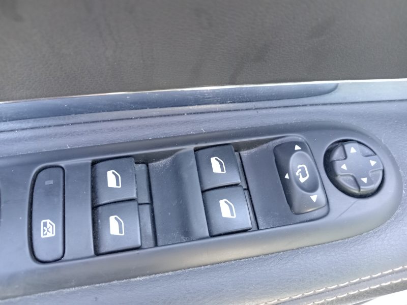 PEUGEOT 3008 Monospace 2015