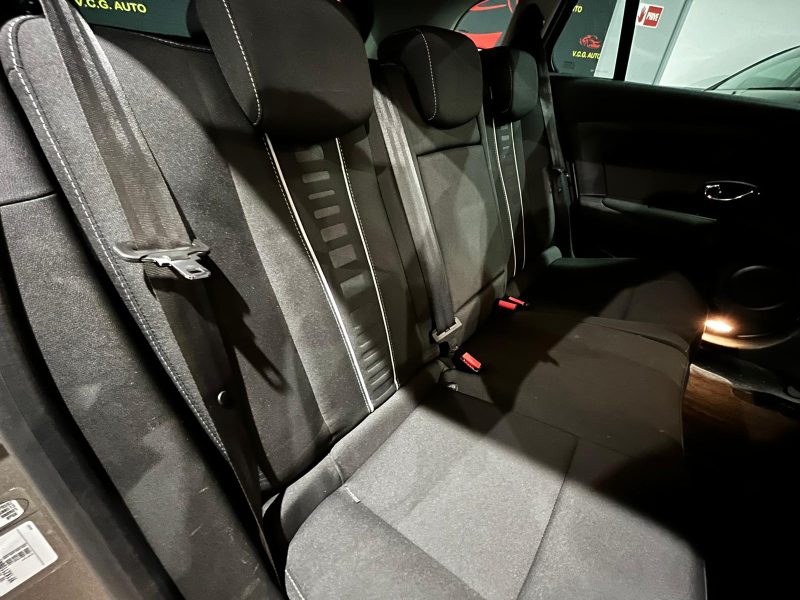 RENAULT MEGANE III Grandtour 2012