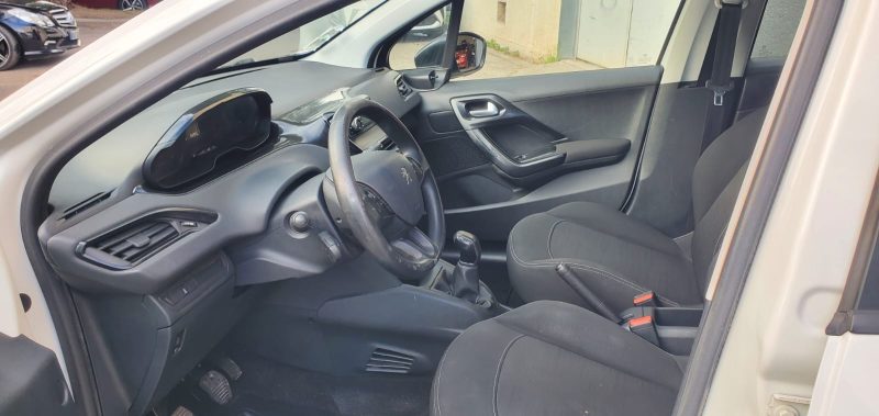 Peugeot 208 1.4 HDi 70 cv, *Véhicule Société*, *Historique complet*
