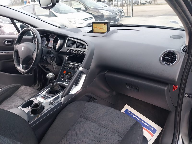 PEUGEOT 30081.6 HDi 110 Premium pack