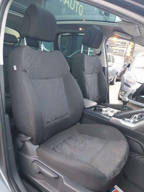 PEUGEOT 30081.6 HDi 110 Premium pack