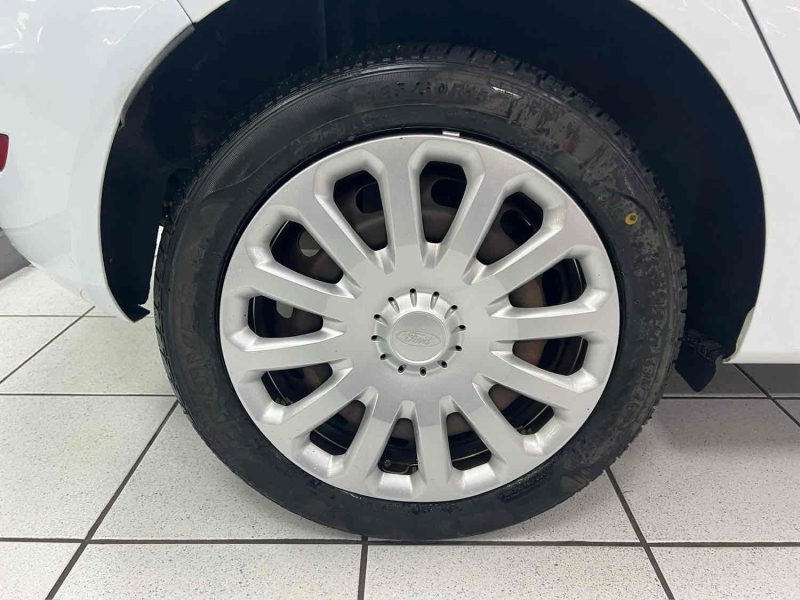 FORD FIESTA VI 82CV TREND