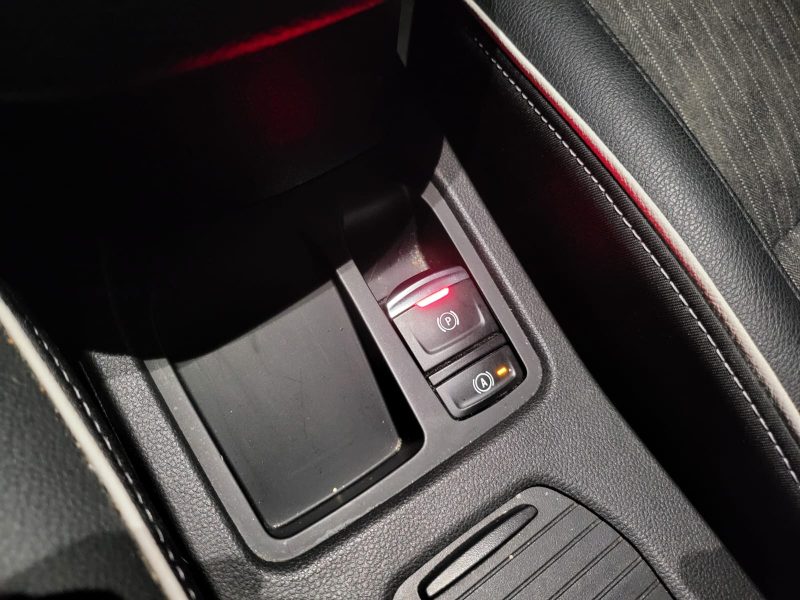 RENAULT CLIO V 1.0 TCe 100cv Intens / CAMERA DE RECUL/ACCES MAINS LIBRE/SYSTEME ANTI COLLISION