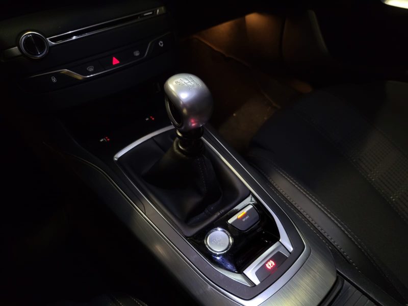 PEUGEOT 308 1.2 THP 130cv ALLURE /TOIT PANO+SIEGE CHAUFFANT+CAR PLAY+CAMERA/