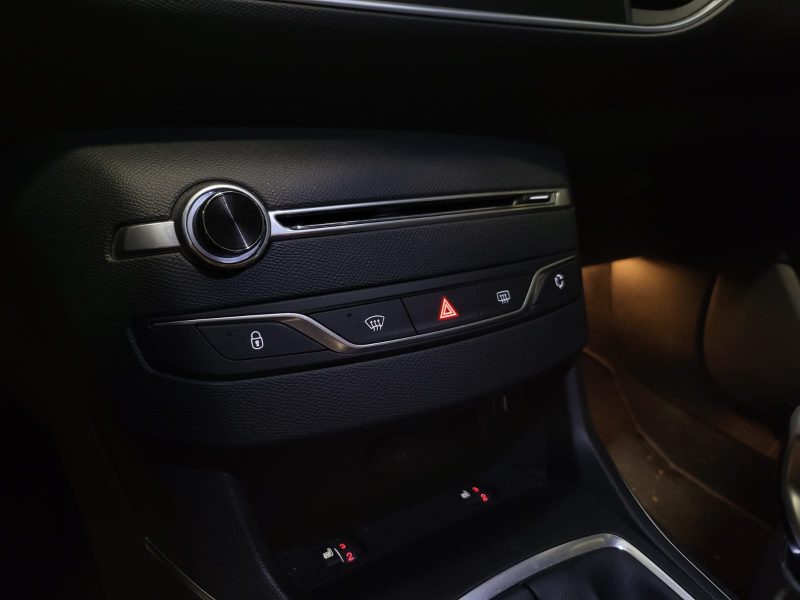 PEUGEOT 308 1.2 THP 130cv ALLURE /TOIT PANO+SIEGE CHAUFFANT+CAR PLAY+CAMERA/