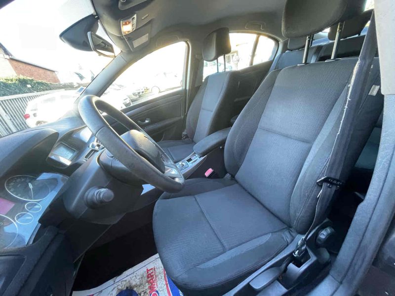 RENAULT LAGUNA III 2010 2.0 dCi 131cv