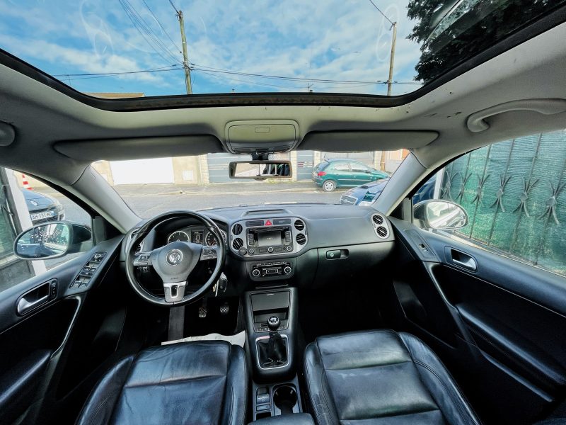 VOLKSWAGEN TIGUAN 2011