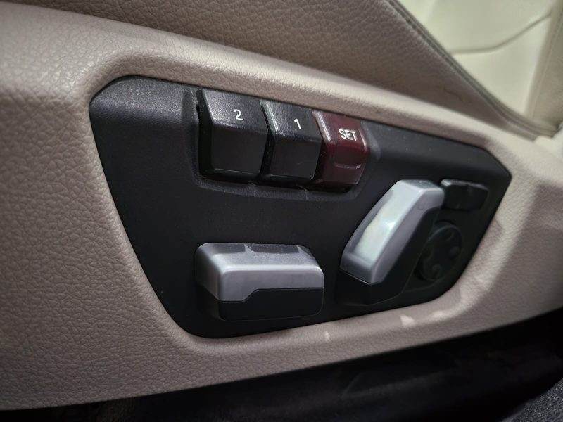 BMW SERIE 3 330 e 252cv LUXURY / TOIT OUVRANT+SIEGE ELECTRIQUE+AFFICHAGE TETE HAUTE/