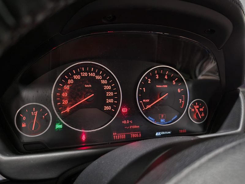 BMW SERIE 3 330 e 252cv LUXURY / TOIT OUVRANT+SIEGE ELECTRIQUE+AFFICHAGE TETE HAUTE/