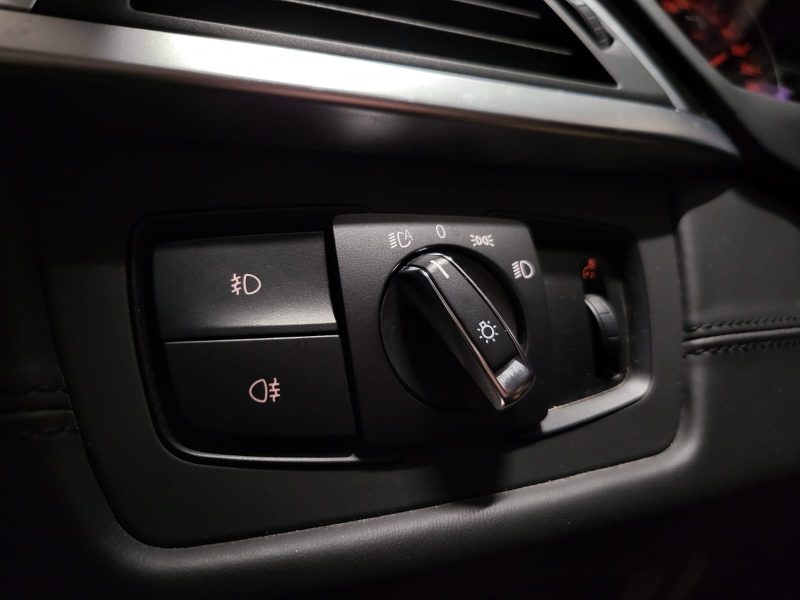 BMW SERIE 3 330 e 252cv LUXURY / TOIT OUVRANT+SIEGE ELECTRIQUE+AFFICHAGE TETE HAUTE/