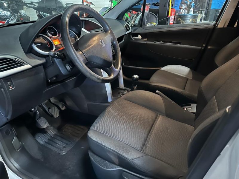 PEUGEOT 207 2013