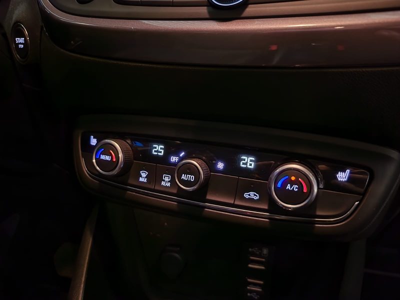 OPEL CROSSLAND X / CROSSLAND 1.2 110cv ULTIMATE / TOIT PANO / CAMERA /CARPLAY