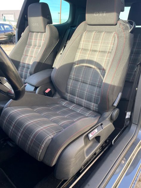 VOLKSWAGEN GOLF 6 GTI 210 CH AKRAPOVIC GARANTIE 12 MOIS 