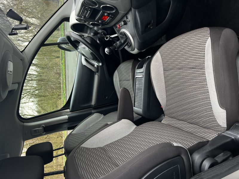 PEUGEOT PARTNER TEPEE 2011