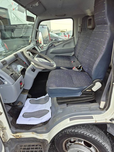 Mitsubishi fuso canter frigorifique125cv 2006 52000 km VENTE MARCHAND