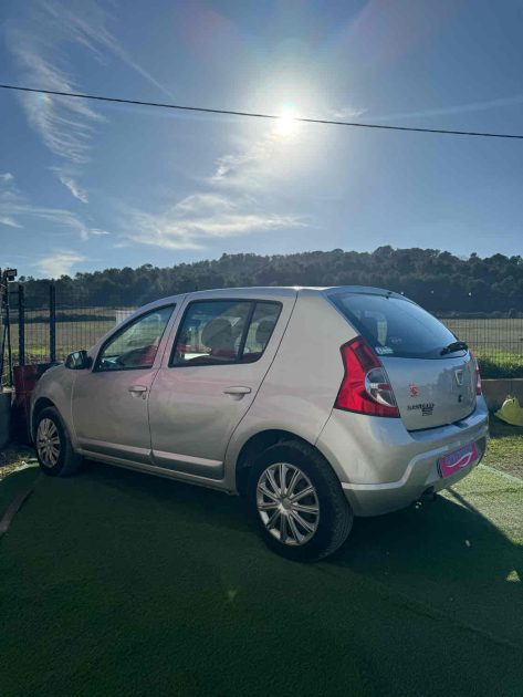 DACIA SANDERO 2010