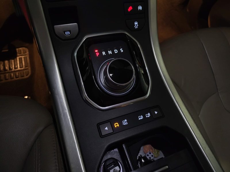 LAND ROVER RANGE ROVER EVOQUE 2.2 TD4 150cv BVA // Toit Panoramique , Caméra , Meridian // Révision 